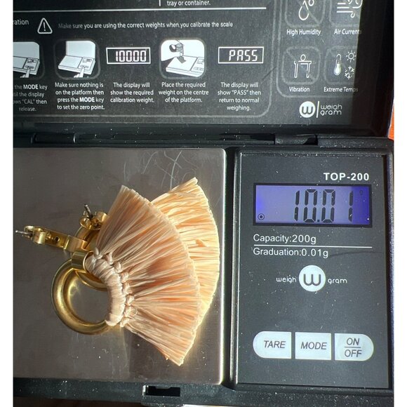 Madewell Gold Tone Raffia Tassel Earrings Fringe Hoop 2" Pierced 10.01g Vacation - Picture 5 of 5